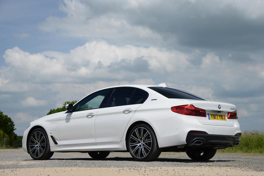  BMW 530e M Sport (G30) 2017 года  (UK) (фото 4 из 40)